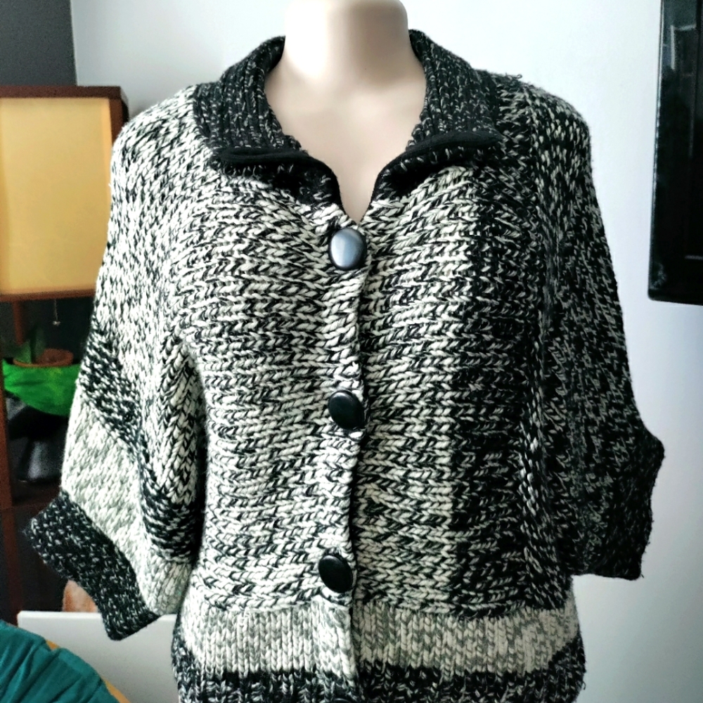 Kenneth Cole sweater size M black gray